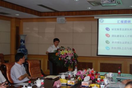 劉昌勝教授代表團(tuán)隊(duì)進(jìn)行工作匯報(bào)