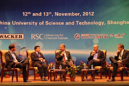 材料學(xué)院院長(zhǎng)劉昌勝參加小型討論會(huì)