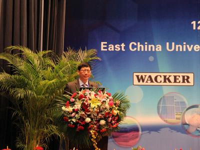 副校長(zhǎng)涂善東致歡迎詞