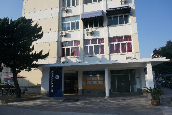 學(xué)院正門(mén)遠(yuǎn)景