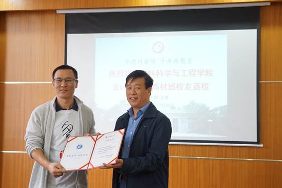 圖片包含 墻壁, 人員, 室內(nèi), 男士

已生成極高可信度的說明