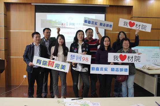 圖片包含 室內(nèi), 地板, 人員, 墻壁

已生成極高可信度的說明