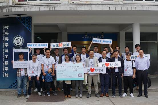 圖片包含 建筑物, 地面, 人員, 群組

已生成極高可信度的說明